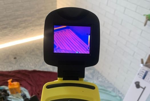 electrician using thermal imaging camera