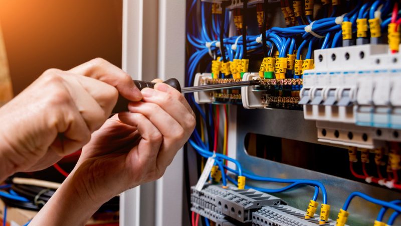When Should I Call An Emergency Electrician?