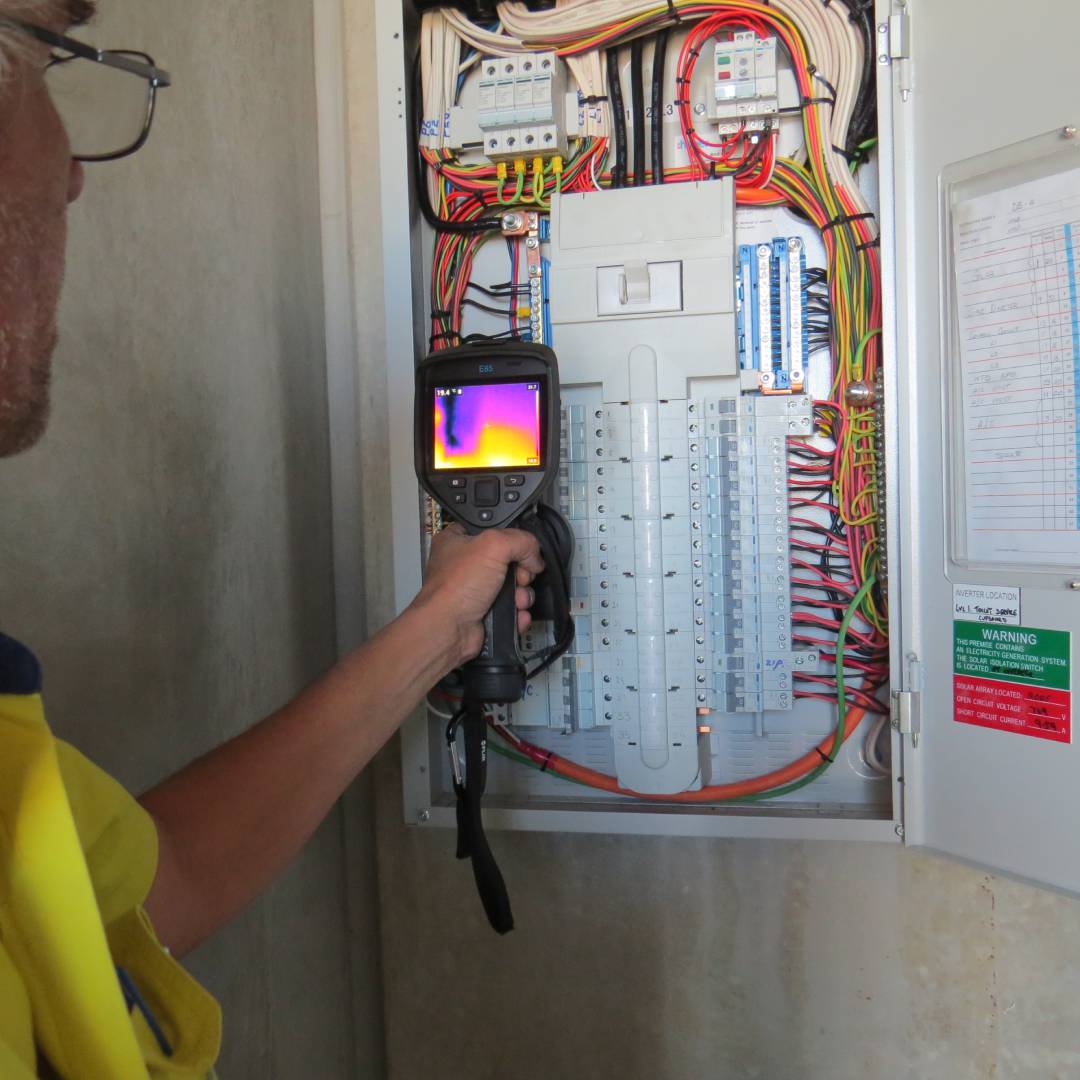 thermographic-scanning-on-mains-switchboard