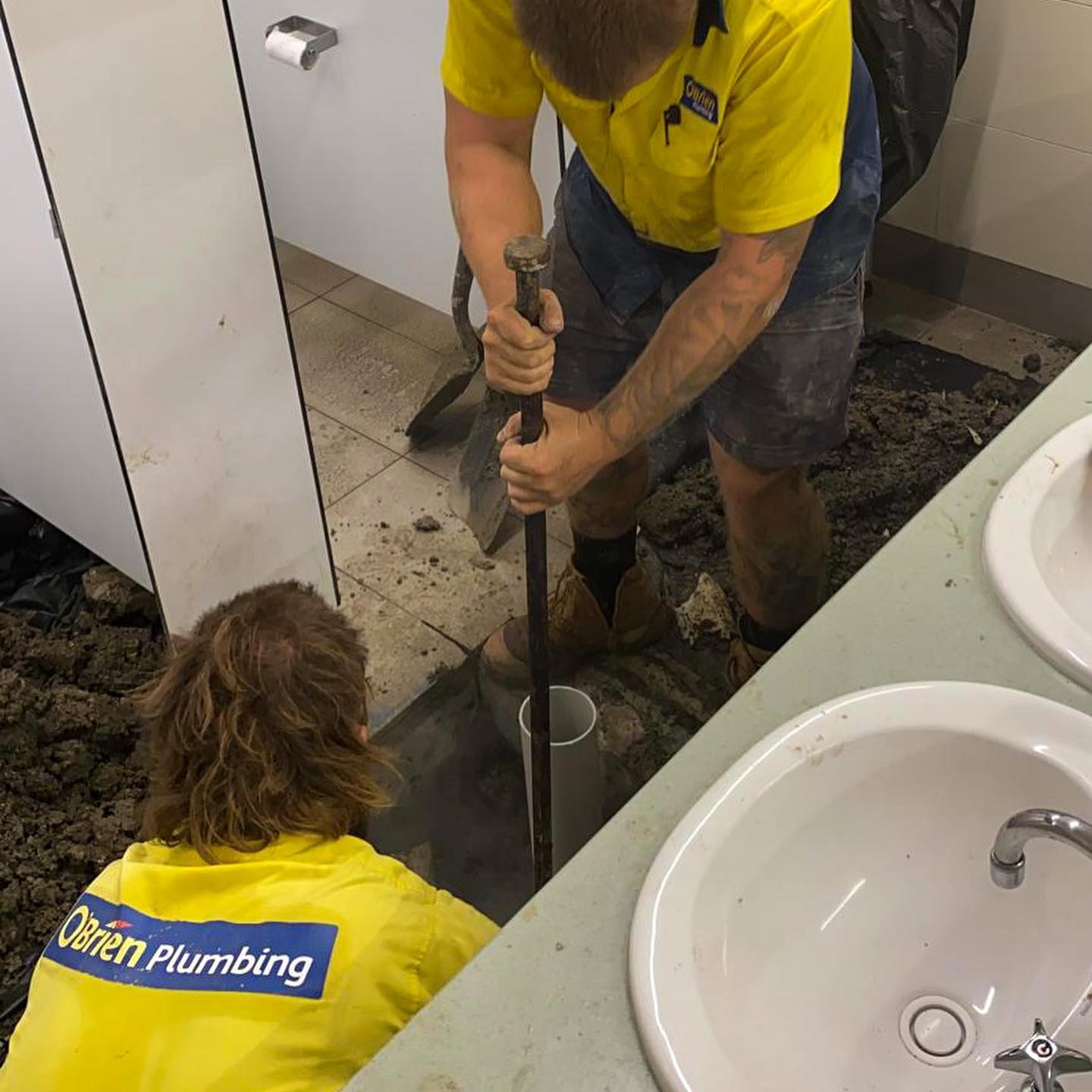burst-pipe-repair-in-bathroom