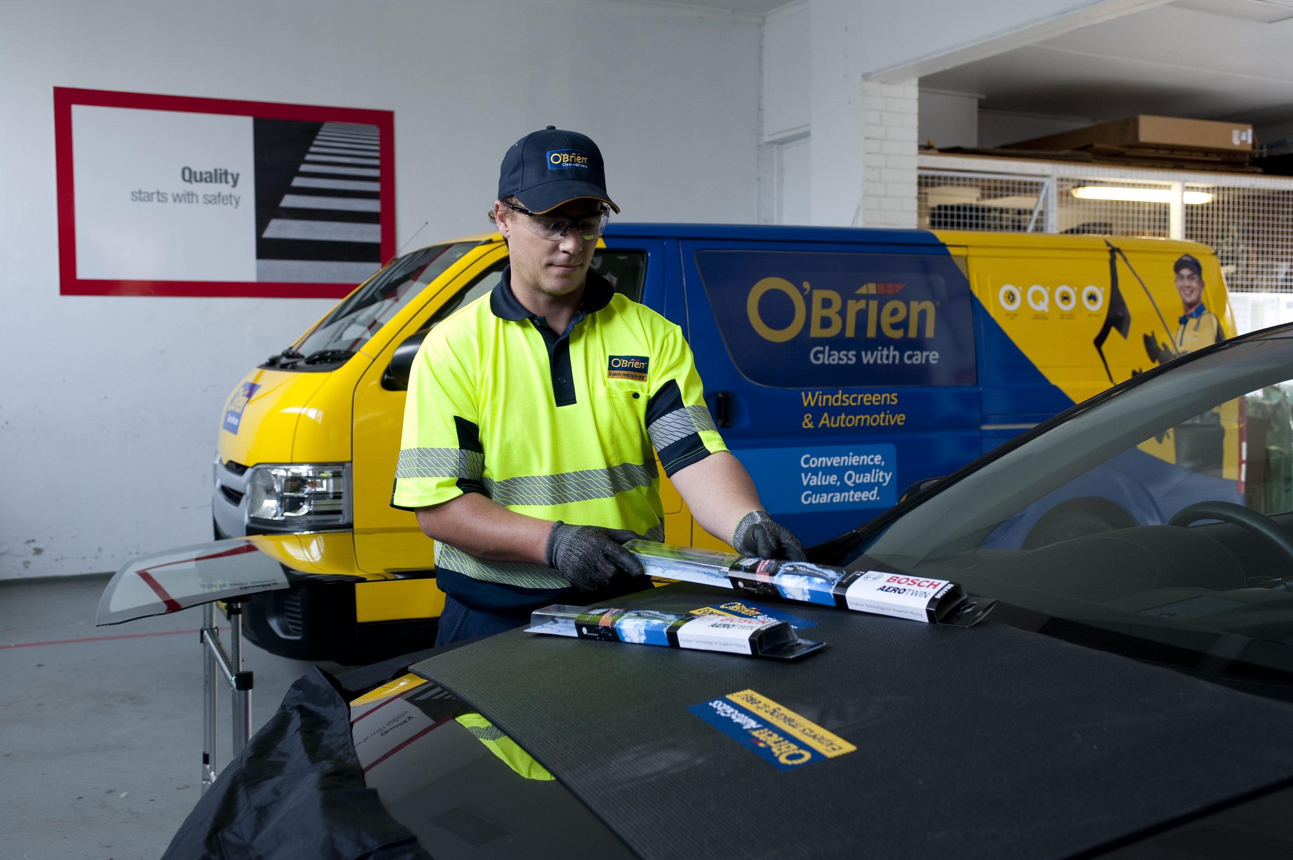 technician-installing-bosch-wipers