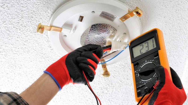A Guide To Choosing An Emergency Electrician