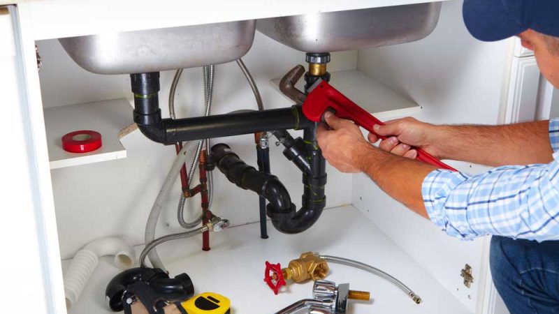 How To Spot The Signs Of A Plumbing Emergency
