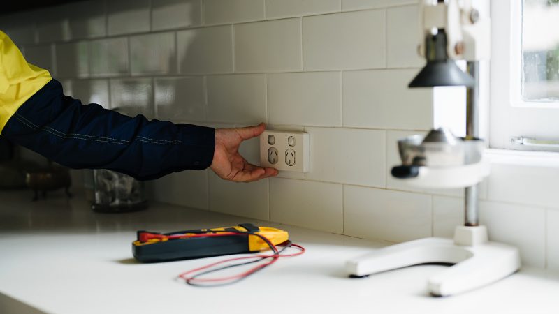 DIY Vs. Professional Electrical Work: What Port Macquarie Homeowners Should Know