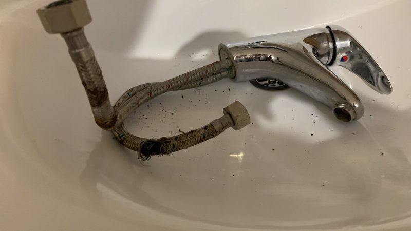 How to Prevent a Burst Flexible Basin Hose (Flexi Hose) Before the Holidays