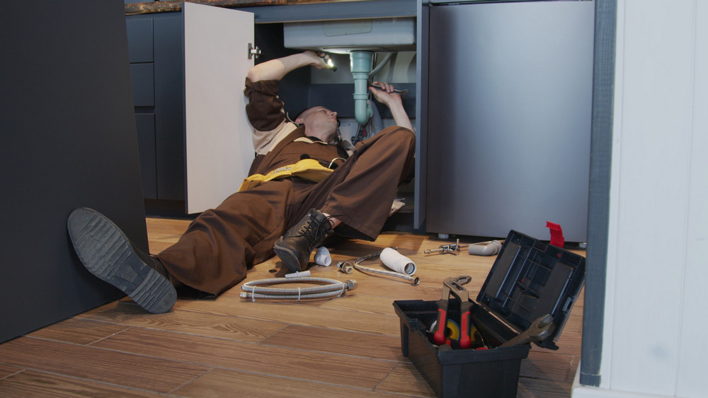 7 Signs You Need to Contact Local Plumbers